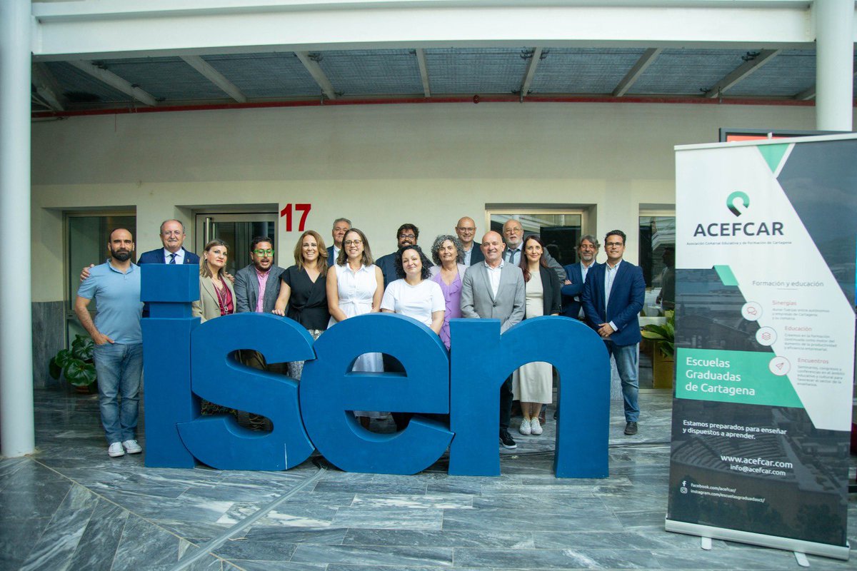 ISEN_Cartagena's tweet photo. 🏫 El patio de ISEN Centro Universitario acogió ayer la conferencia “IA GENERATIVA”, que contó con la asistencia de autoridades, empresarios y estudiantes.

Desde #Isen queremos agradecer a los asistentes, organizadores y ponentes por hacer posible esta interesante charla.🧑🏻‍🏫🤖✨ https://t.co/gKyjKiLMTD
