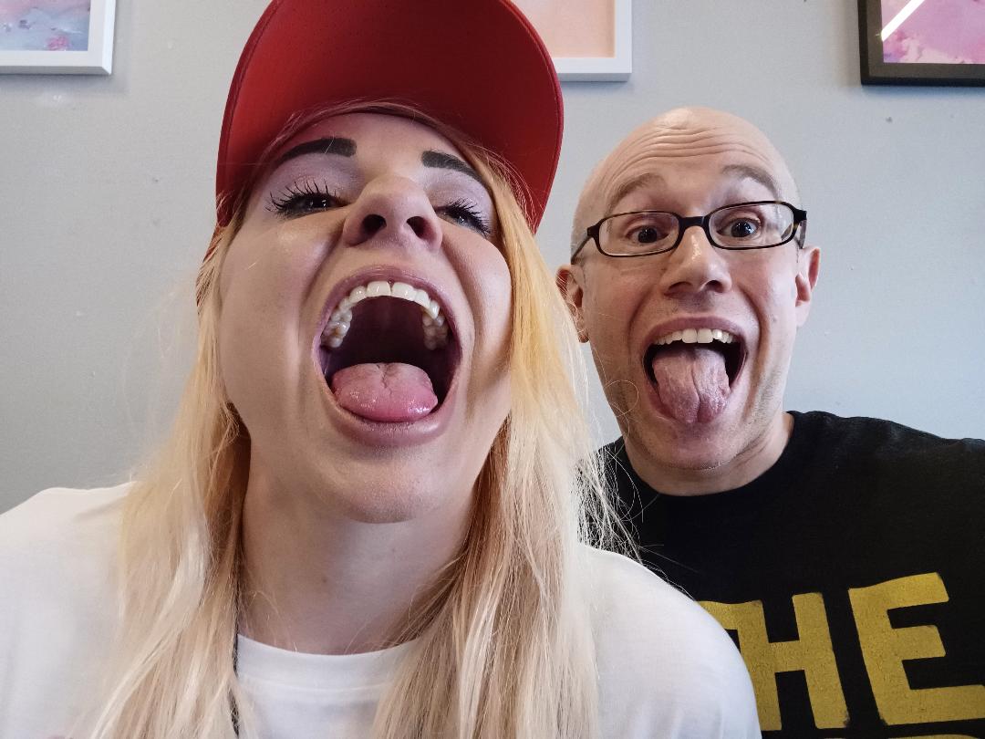 AdamsWorldBlog's tweet image. Y'day @KrayKayDay autographed the boot I busted on the way to her show back in Feb.

This is now one of my fave pieces of NYC indie music memorabilia.

* Tape provided by the bartender at @ArlenesGrocery

* Boot taped by @furlongofficial of @powertrash69

* Autographed by Kay Day