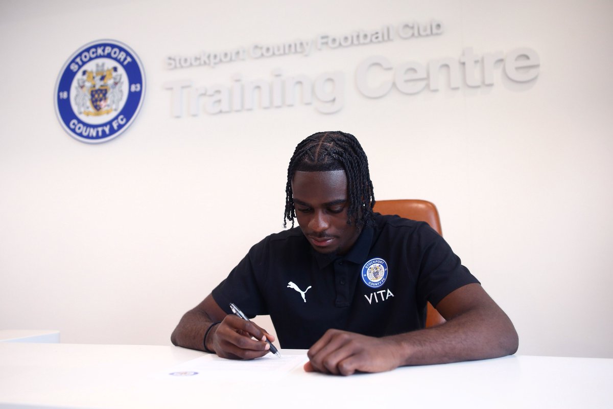 📝 Putting pen to paper... 👋 Don't forget to give our new signing a follow and welcome him to the club 👉 @Jaymingi_ #StockportCounty