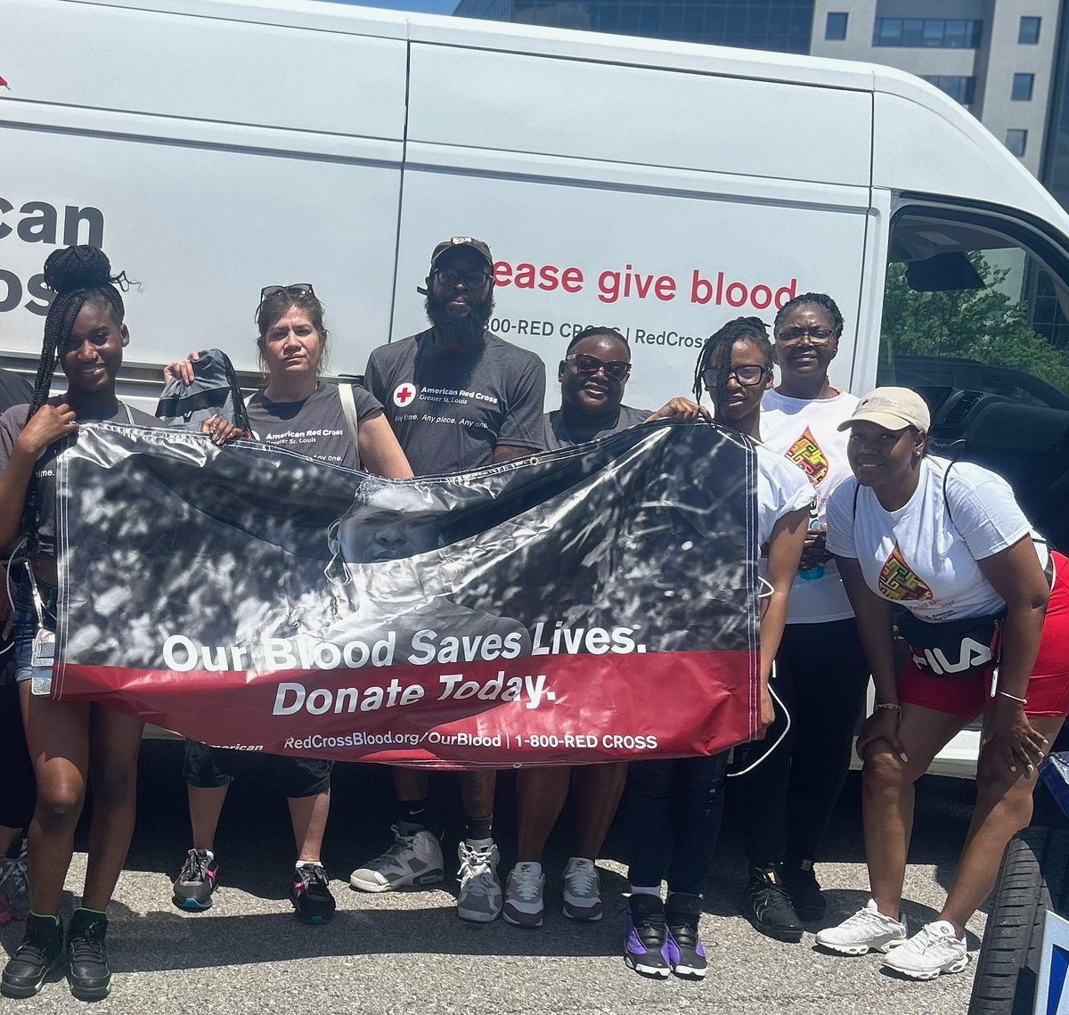 Last weekend, we participated in the Annie Malone Parade in St Louis, helping to promote the need for diverse blood donors! For more information on this need, visit redcrossblood.org/donate-blood/b…