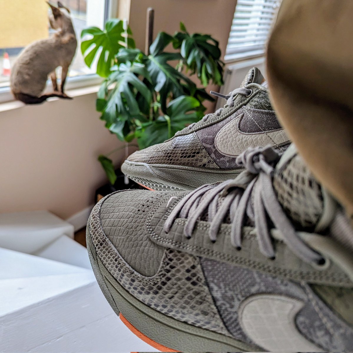 DJLBIZ's tweet image. Hope everyone's got something nice planned for the bank holiday weekend. I'm catching up with family, so thought I'd break these out. You know, just to treat them 😂. (Also missed the 180s so...)
#nikebook1 #woft #kotd #yoursneakersaredope #SNKRSLiveHeatingUp #SNKRSKickCheck