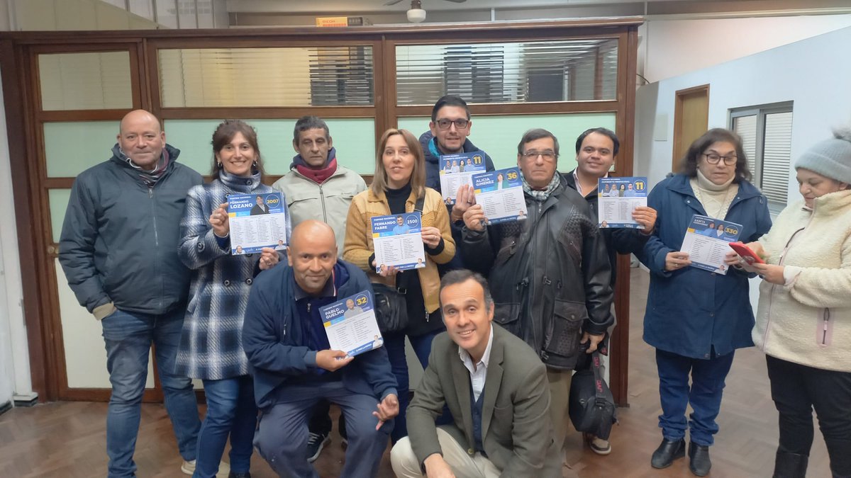 lista250's tweet photo. ¡Gran día!

🙌🏻Presentamos ante la corte electoral algunas listas departamentales de cara al 30 de junio. 

Mucha emoción compartida allí, junto a los compañeros y al edil @JBarriosBove

#GandiniPresidente #UruguayPuede https://t.co/yaCmvuZNSb