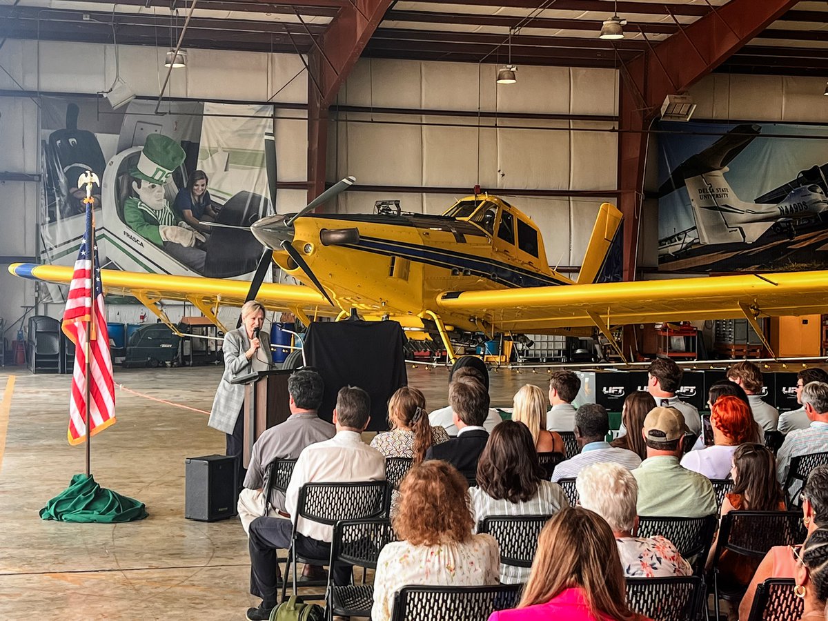I was thrilled be able to celebrate the graduates of @DeltaState's Aerial Applicator Pilot Training Program. Their future careers in Ag Aviation will help support the 2% of our population that feed the other 98%. So proud of these young folks! ✈️🌽
