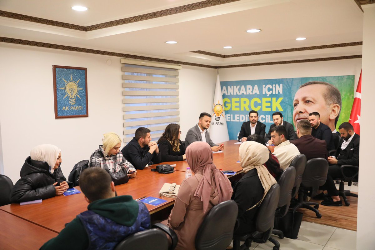 Pursaklar'dayız🙋🏻‍♂️ Belediye Başkanımız Sn. @Ertugrulcetin06'i ziyaret ederek hayırlı olsun dileklerimizi ilettik. İlçe Gençlik Kolları toplantımızı gerçekleştirdik.