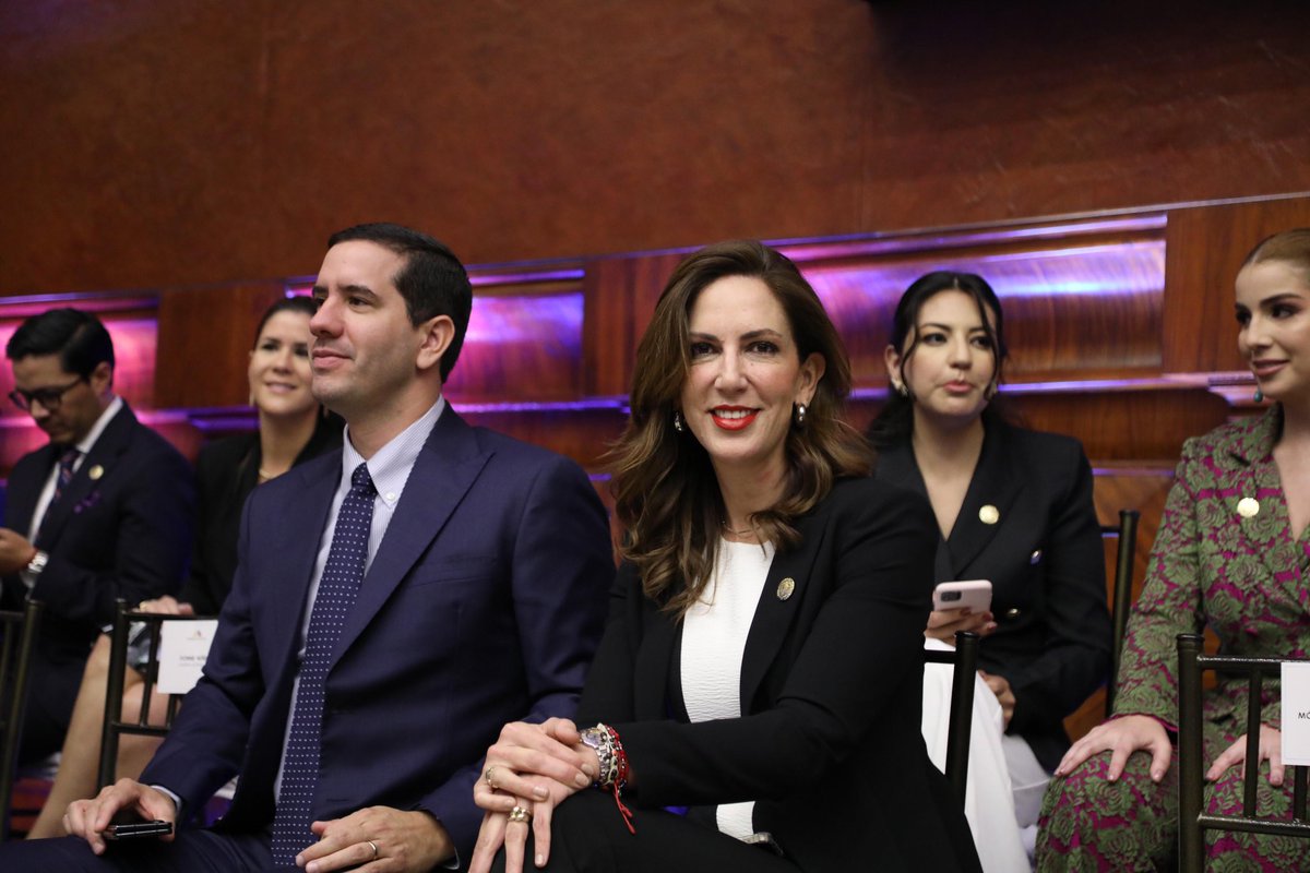 Educacion_Ec's tweet photo. 🇪🇨 La Ministra @AlegriaCrespo junto a varias  autoridades de Estado, participa en la Sesión Solemne del #InformeALaNación2024. 

Continuamos unidos, brindando soluciones y trabajando con dedicación desde el primer día para fortalecer la educación 📚, porque nuestro compromiso es formar niñas 👧🏻 , niños 👦🏻, jóvenes y adultos 👵 ejemplares. 
  
¡Somos  #ElNuevoEcuadorResuelve!