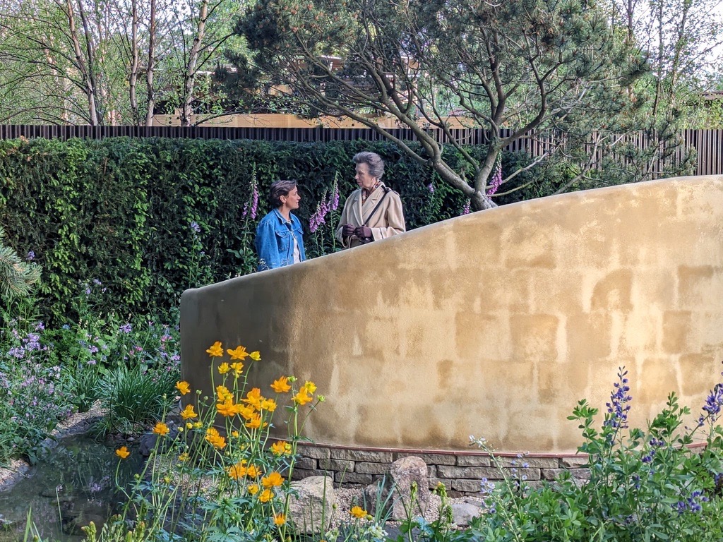 Princess Anne and her husband, Sir Tim Laurence, visited the Royal Horticultural Society Chelsea Flower Show at the Royal Hospital Chelsea, yesterday! 🥰💕