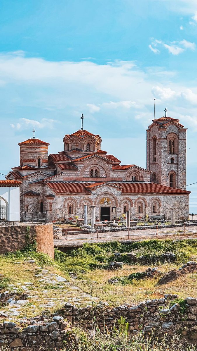 A great little country, MACEDONIA!
1. Unique in its history... An Empire!
2. Unique in its beauty... Incredible! 3.Unique in its people...Hospitable! 4. Unique on land........... A pearl in the Balkans! 5. Unique in its language... Macedonian!
6. Unique MACEDONIA!