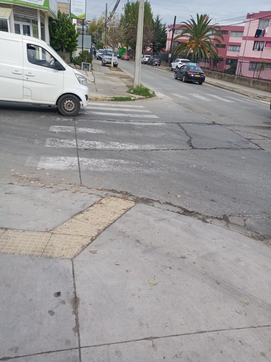 nora_heidy's tweet photo. Estimados estos accidentes ocurren muy seguido en esta intersección, falta un semáforo, también se solicita de manera urgente pinten por enésima vez con esa pintura "comida para hoy hambre para mañana. Urge solucion https://t.co/iWt16qeisq
