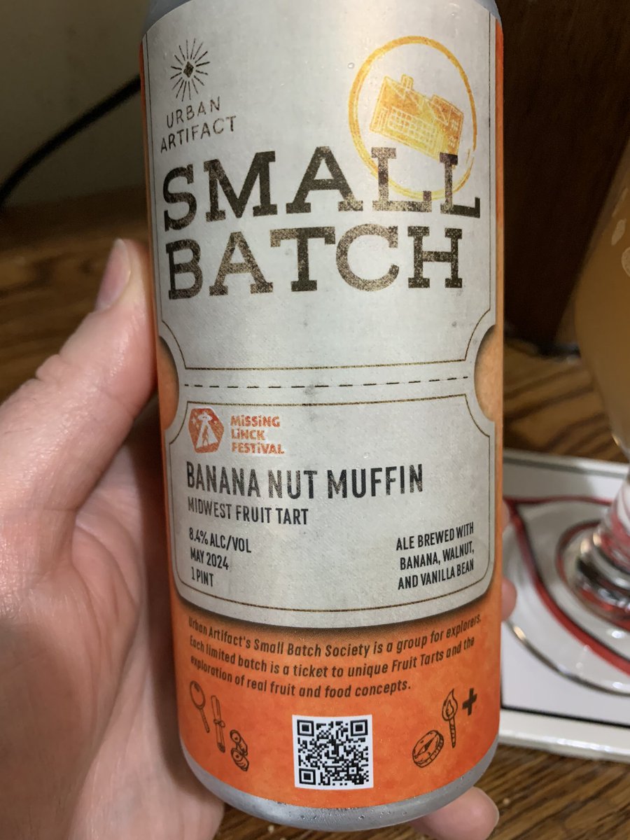 Weekend starts now with @UrbanArtifact 🍌 Nut Muffin Midwest Fruit Tart 😃🍺👍 #ohiocraftbeer #BeersOnFriday #craftbeer @BrewGuy_ @zappafaye @CorkBeer @PaulOBrien10 @mjpm67 @decoreape7 @cb_phil @River_City_MB @River_City_MB @ManvsAle @BayBeerReviews @beerhunter74 @Senor_Greezy