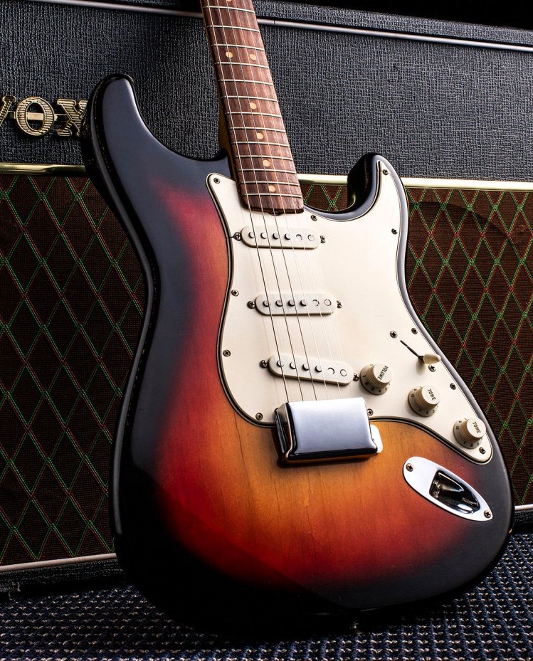 *Happy 83rd Birthday Bob Dylan* When Bob Dylan went electric at Newport Folk Festival in 1965, it changed the course of music history. This was the Stratocaster that was there #guitar #Fender #Stratocaster #FamousGuitar #BobDylan #HappyBirthdayBobDylan #FenderFriday