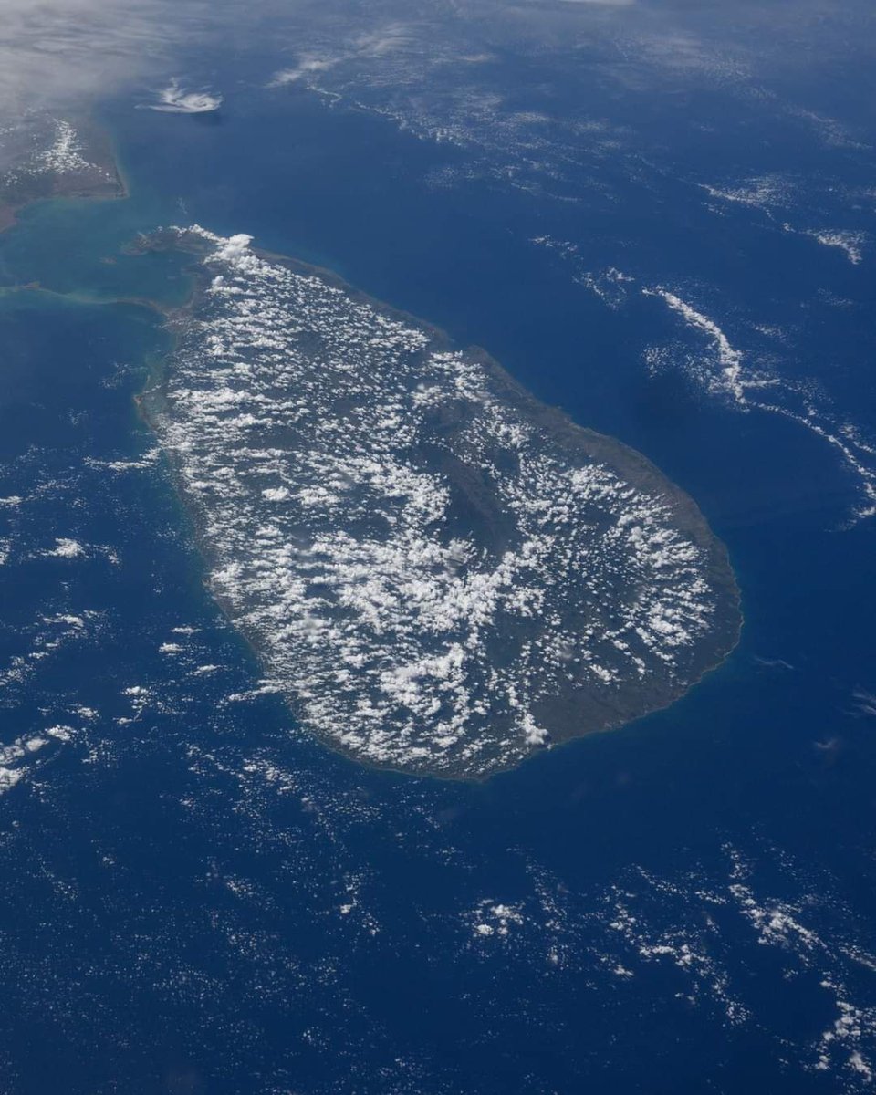 Heaven on Earth! Floating nearly 260 miles above, the International Space Station offers a breathtaking view of Sri Lanka 🇱🇰, kissed by clouds and bordered by southern India!