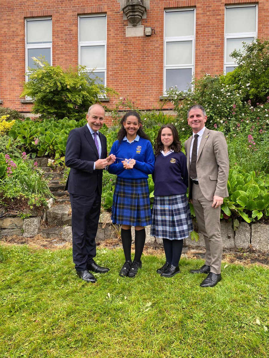 Micheál Martin (@michealmartintd) on Twitter photo Delighted to visit students & staff at St. Mary’s Holy Faith Secondary School in Glasnevin this morning to raise the school’s 7th Green Flag.
Well done <a href="/stmarysglasnev/">St.Mary's Glasnevin</a> 👏 Delighted to visit students & staff at St. Mary’s Holy Faith Secondary School in Glasnevin this morning to raise the school’s 7th Green Flag.
Well done <a href="/stmarysglasnev/">St.Mary's Glasnevin</a> 👏