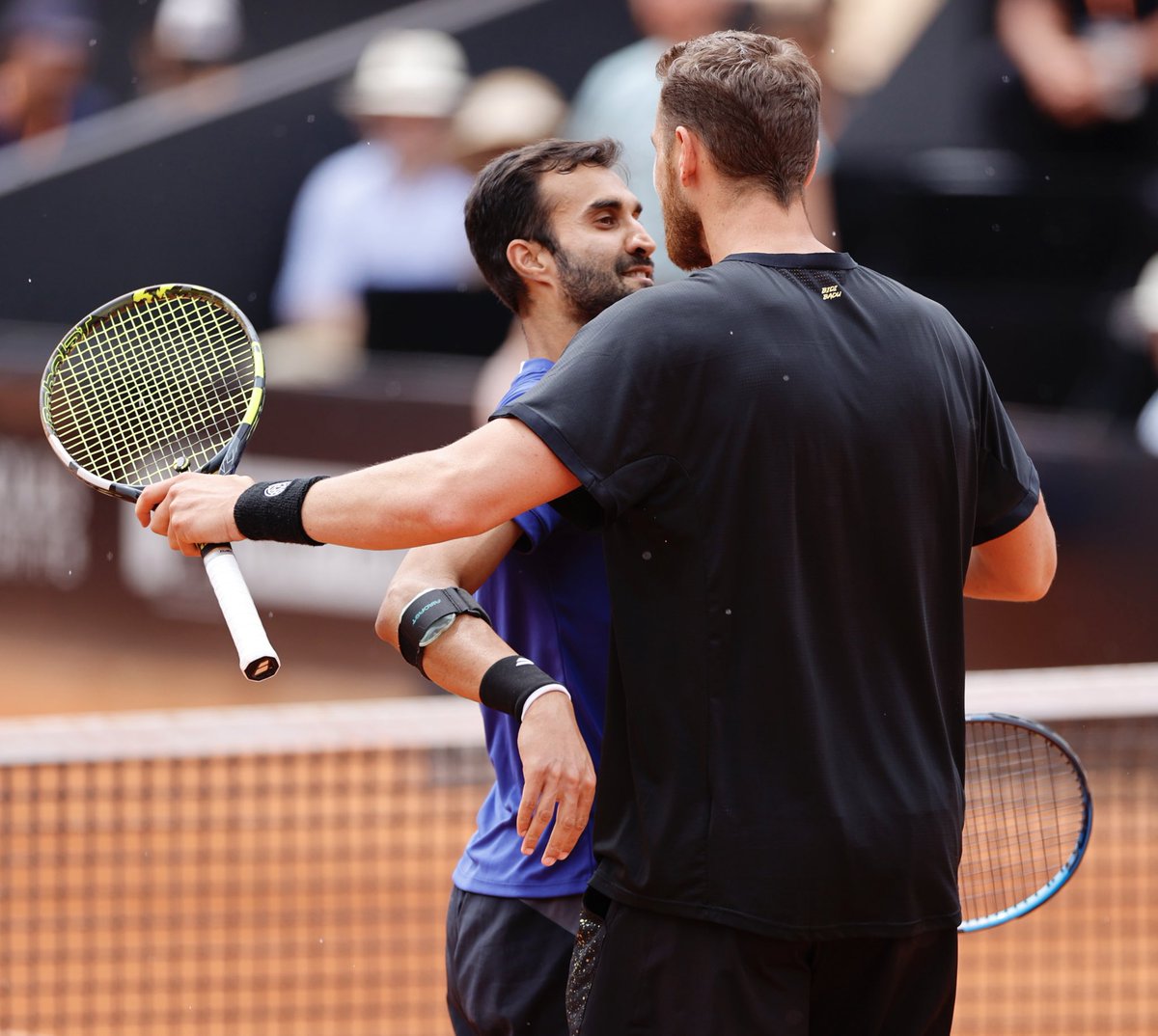 ATP 250 LYON OPEN: 🇮🇳YUKI BHAMBRI AND 🇫🇷ALBANO OLIVETTI ENTER FINALS

Bhambri/Olivetti secure their spot in the finals after a thrilling super tiebreaker victory against top seeds Santiago Gonzalez and Edouard Roger-Vasselin, with a scoreline of 6-3, 6-7, 10-7.

They take on