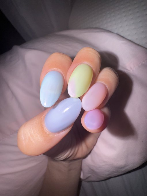 Got my nails done https://t.co/V7QDVmzz83