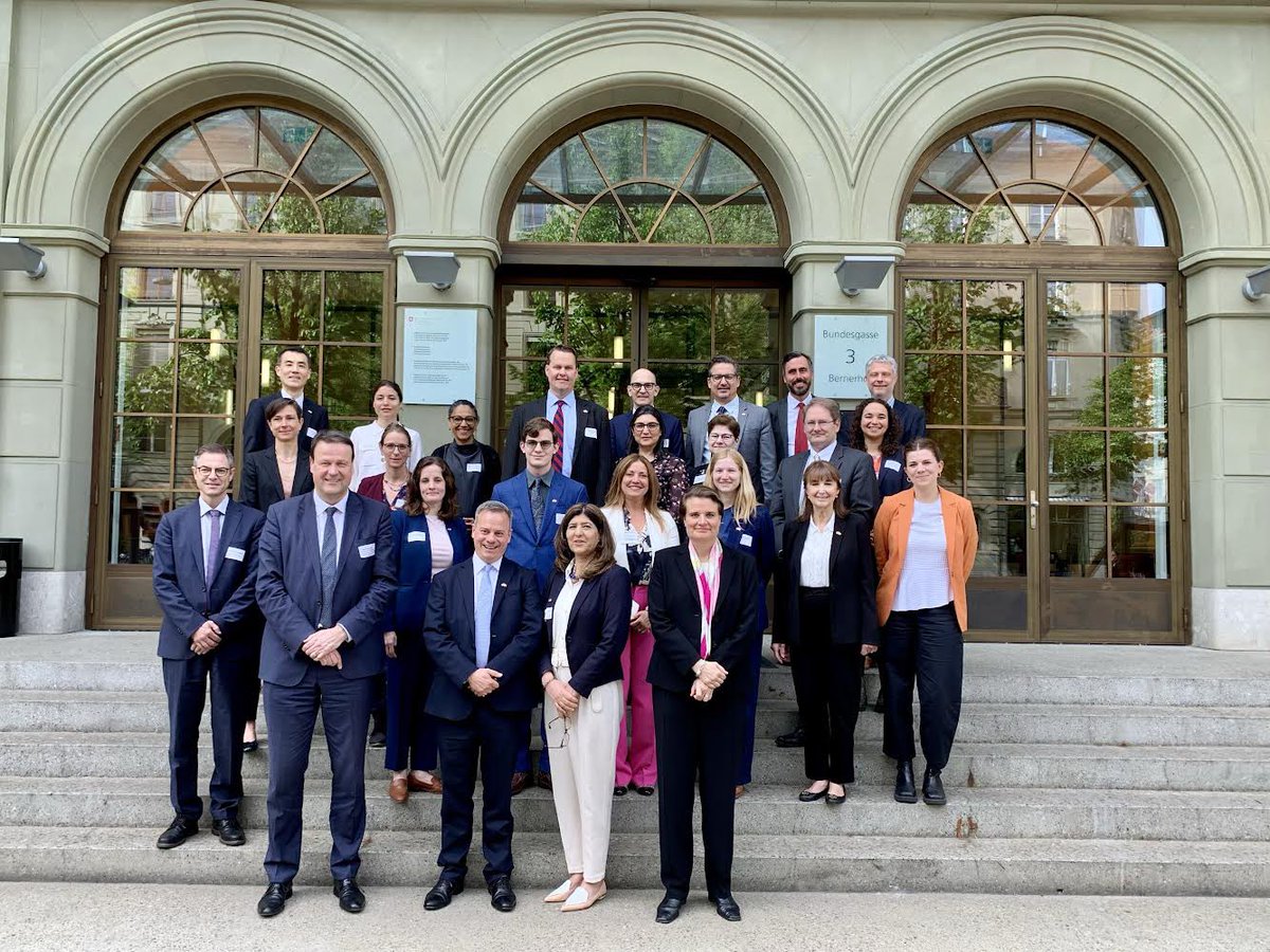 Building on 171 years of diplomatic ties, @SBFI_CH hosted the first U.S.-Swiss Joint Committee Meeting on science and technology in Bern. Together, we're supporting scientists and innovations for our people and planet. Learn more here: state.gov/first-meeting-…