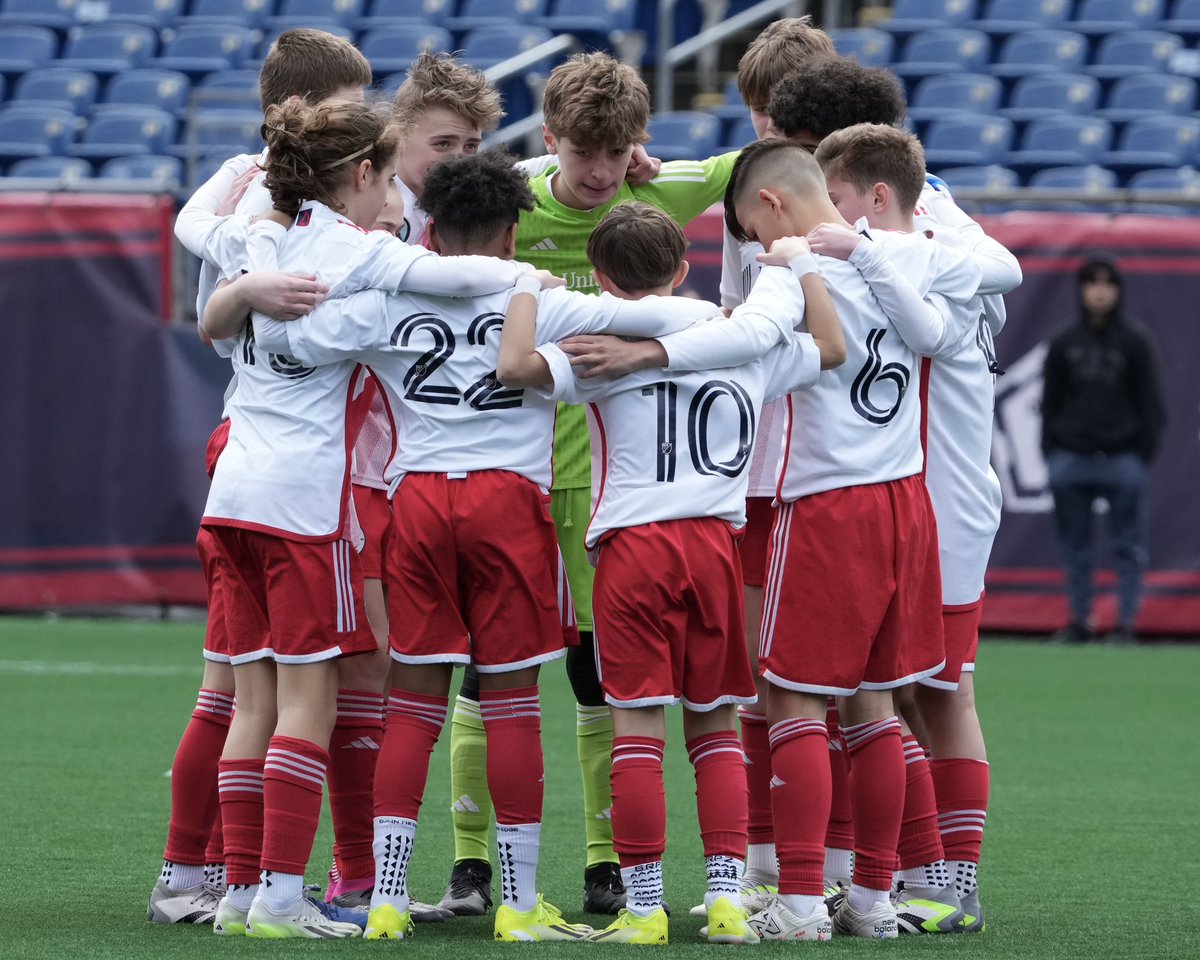 A couple incredible regular seasons in the books 📖 Our U-13s and U-14s each closed out regular season action with 5-0 wins over Oakwood last weekend. Both teams will now compete in the Needham Memorial Day Tournament this weekend. Here come the Revs 💪 #NERevs Academy