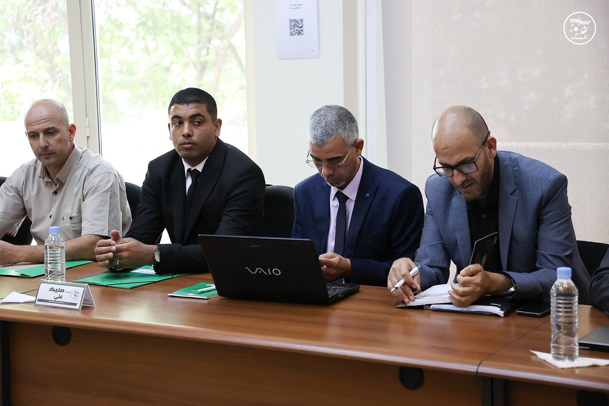 صور أشغال اجتماع المكتب الفديرالي بحضور رؤساء الرابطات، والجاري حاليا بمقر الاتحاد الجزائري لكرة القدم