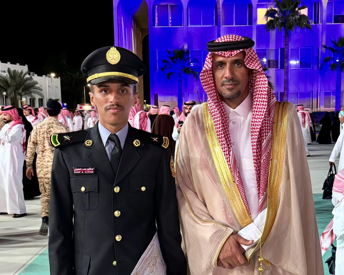 D3LOOj's tweet photo. #مناسبات_الحناتيش | جانب من حفل تخرج دورة تأهيل الضباط الجامعيين الـ35 والدفعة الـ40 من طلبة كلية الملك خالد العسكرية، برعاية سمو وزير الحرس الوطني. https://t.co/0S8j3YWqro