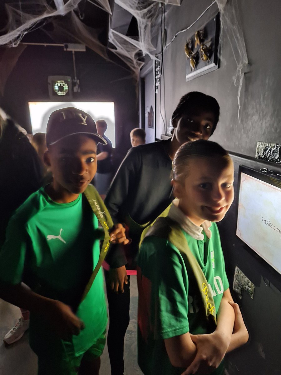 MrsQuiggSTM's tweet photo. And more problem solving to get us out of the Dungeon @RealRobinwood @MrsCassidySTM @MissMcBrideSTM @MrsHickmanSTM https://t.co/uX2yWB42A3