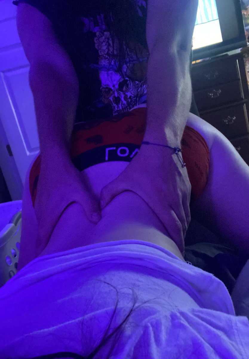 anyone like big hands n muscular arms? 😈🕸️
•
•
•
•
•
•
•
•
•
•
•
•
•
•
•
•
#nsfwtwt #goth #content #contentcreator #onlyfans #maleonlyfans #followforfollow #followme