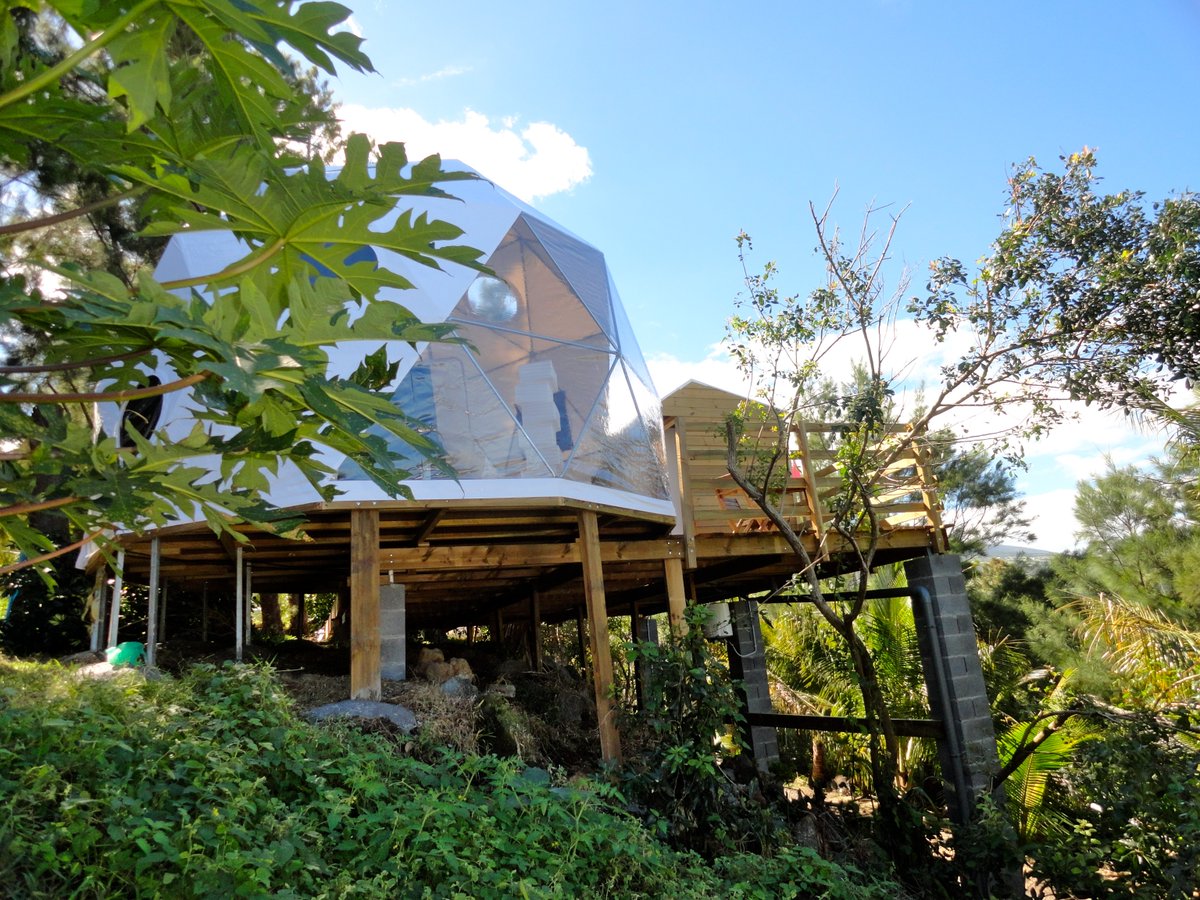 Ready for a change of scenery? Domes are the perfect solution for a quick and easy location switch! Whether you're a: Glamping enthusiast looking for a new adventure Event planner seeking a unique venue 16ft / 5m, Bubble Dome Deck.