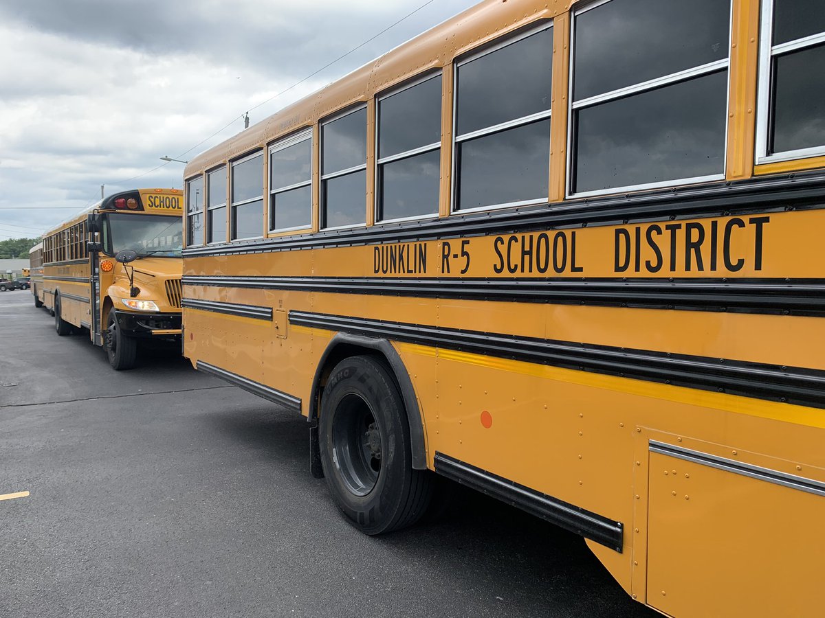 Getting ready to load the buses on the last day of school. #PevelyElementary @MsKatieDunlap