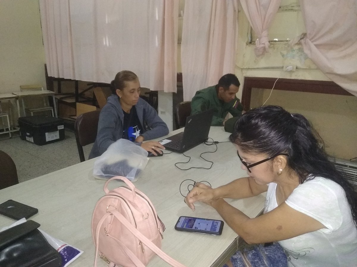 CronosOdiseo's tweet photo. #Fundabit Torres hoy desde el CBIT Egidio Montesinos en apoyo Interinstitucional al CNE en los talleres de capacitación al personal técnico operativo @_LaAvanzadora @EleamerAbdala @Fundabitlara01 @Fundabit_ @cdcelara @NicolasMaduro https://t.co/DLDfpBsuOJ