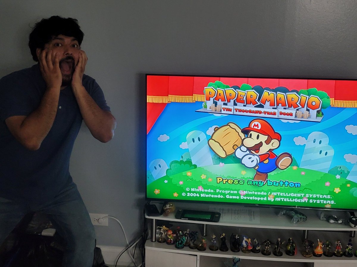 RoyalBlot's tweet photo. IRL me the first time I turned the game on. I think these captured the moment perfectly~ https://t.co/SpuoGQdMVF