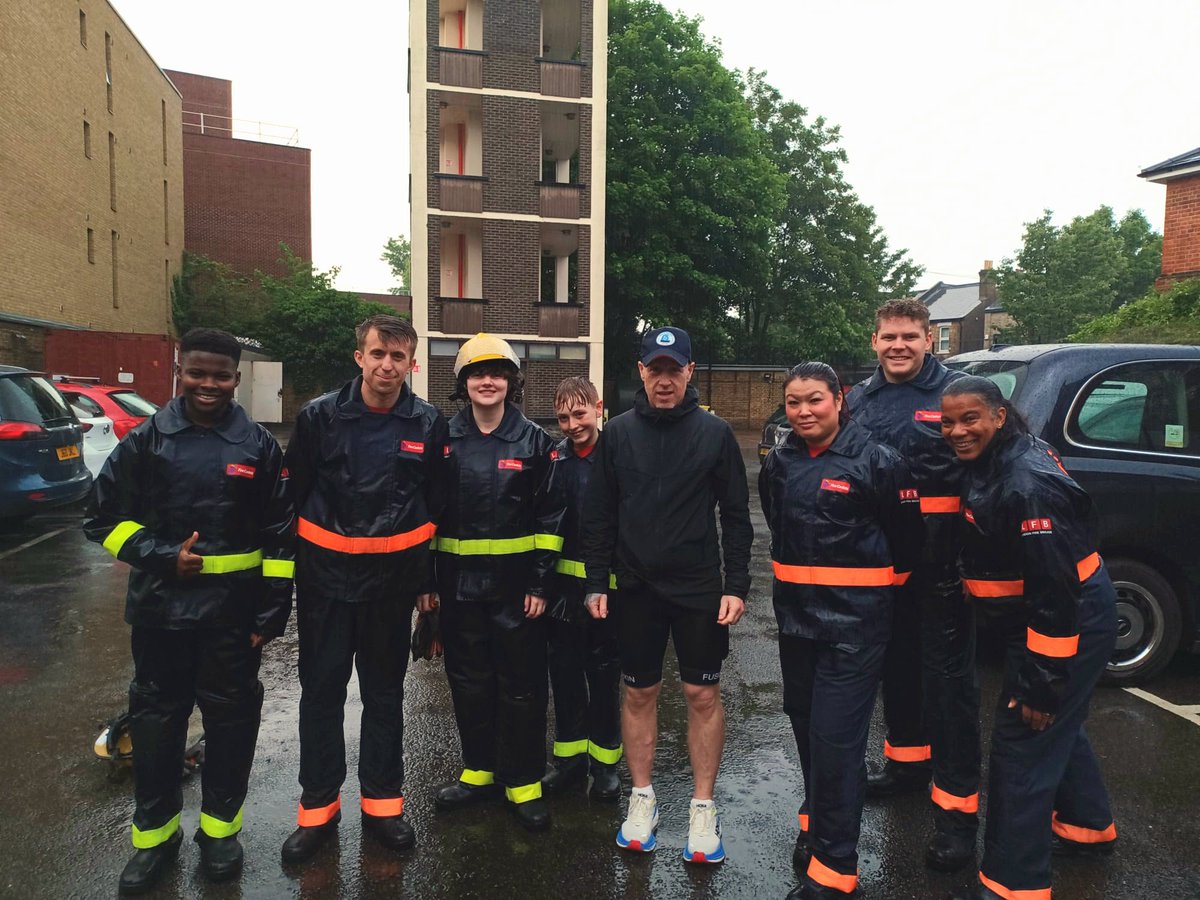 LondonFire's tweet photo. #LeeGreen Fire Cadets were lucky enough to catch up with Firefighter Steve Moore during his 300-mile run to every London fire station🏃🚒 @LFBFireCadets
Steve is raising money for @firefighters999 and @rgphospice👏
Show him your support 👉https://t.co/jpv4JfNux7 https://t.co/8FSXo2k3jY