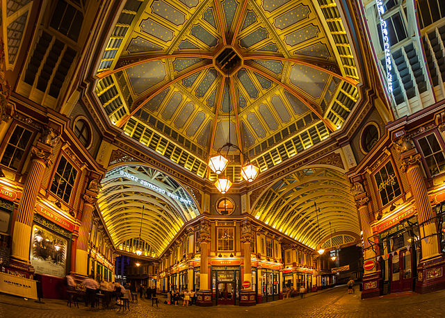 Leadenhall Market, located in the heart of the City of London, is a vibrant, covered Victorian retail center with cobbled walkways, a glass roof, and a rich heritage dating back to the 14th century. #AntiqueAdventures #LondonIsCalling #LeadenhallMarket

antiquetrader.com/antiques-news/…