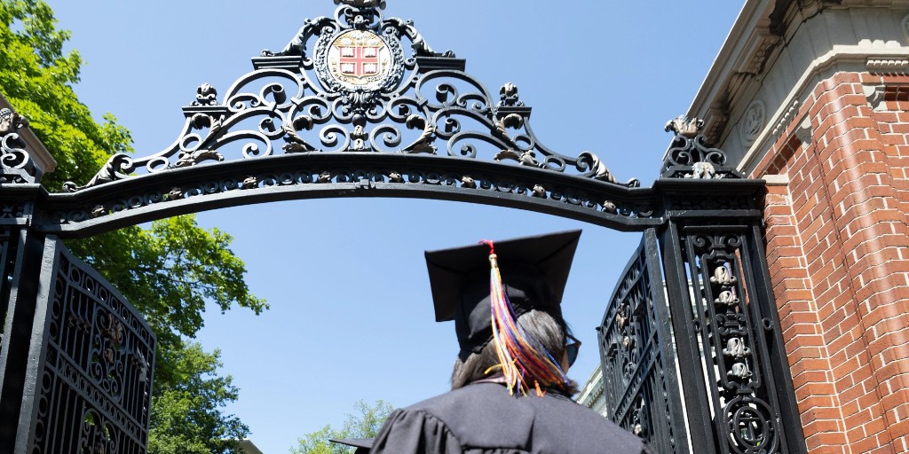 Cheers to the #Brown2024 graduates and a warm welcome to our alums! It's almost time to kick off the #BrownReunion weekend festivities!

Learn more about @BrownUniversity's 256th commencement: commencement.brown.edu