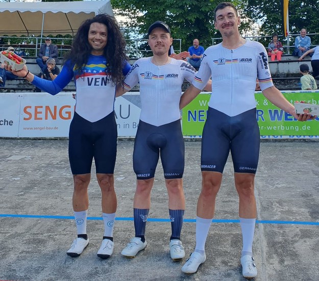 Podium of the omnium competition held last weekend at the Bahnen track cycling Tournee with   

🥇 Moritz Malcharek
🥈 <a href="/MOJOAuge/">Moritz Augenstein</a>
🥉 <a href="/clevermartinez/">Clever Martinez</a>