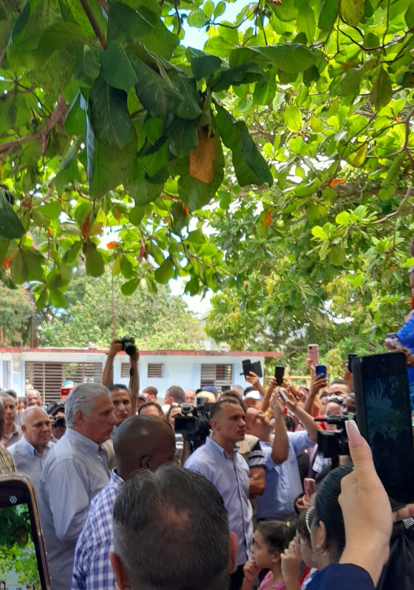 ¡Diaz-Canel en Banes! "Pueblo lindo de gente laboriosa".