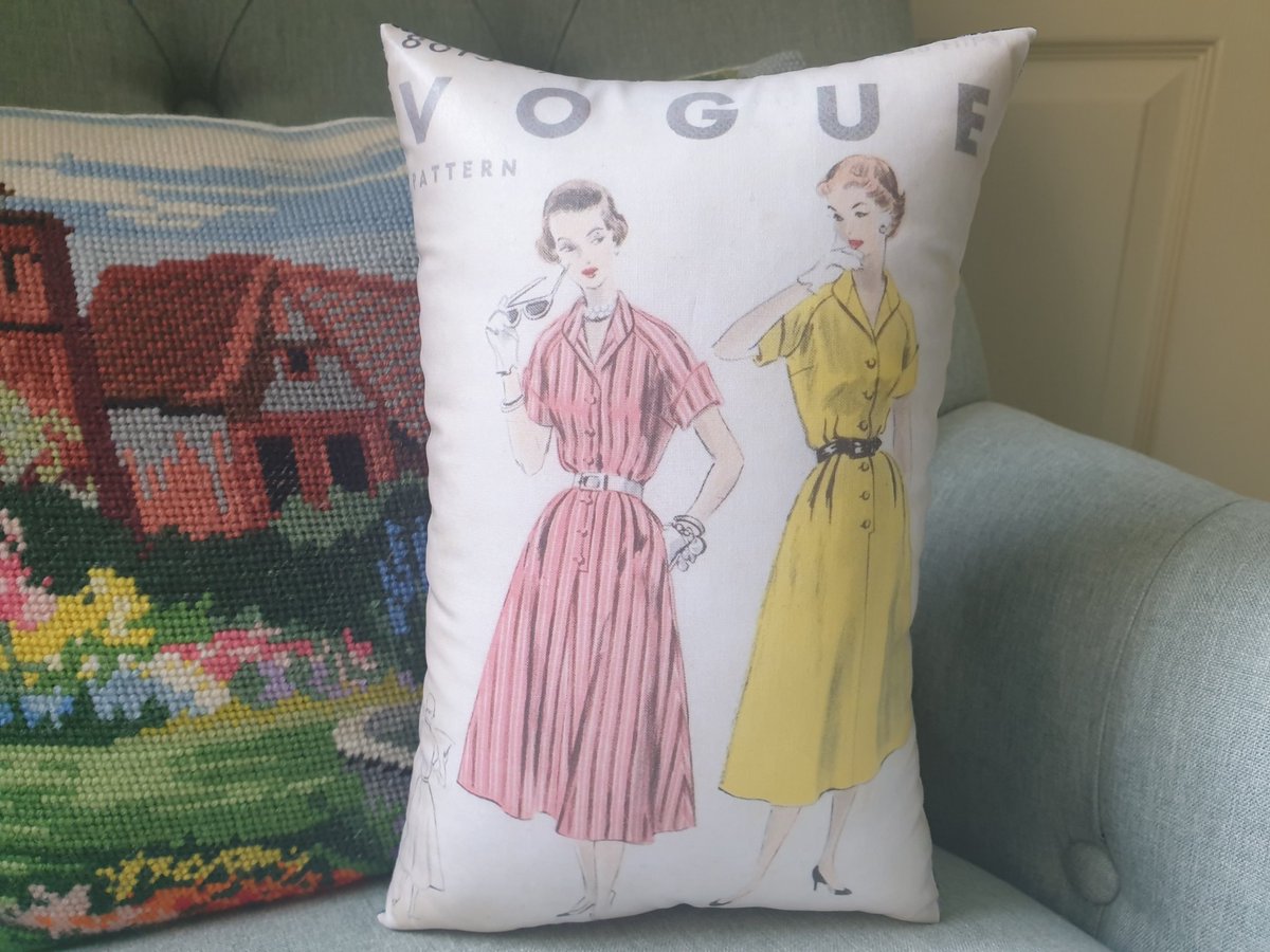 A lovely cushion made from my hand printed fabric and a great gift for anyone who loves sewing #womaninbizhour sarahbenning.etsy.com/listing/771551…