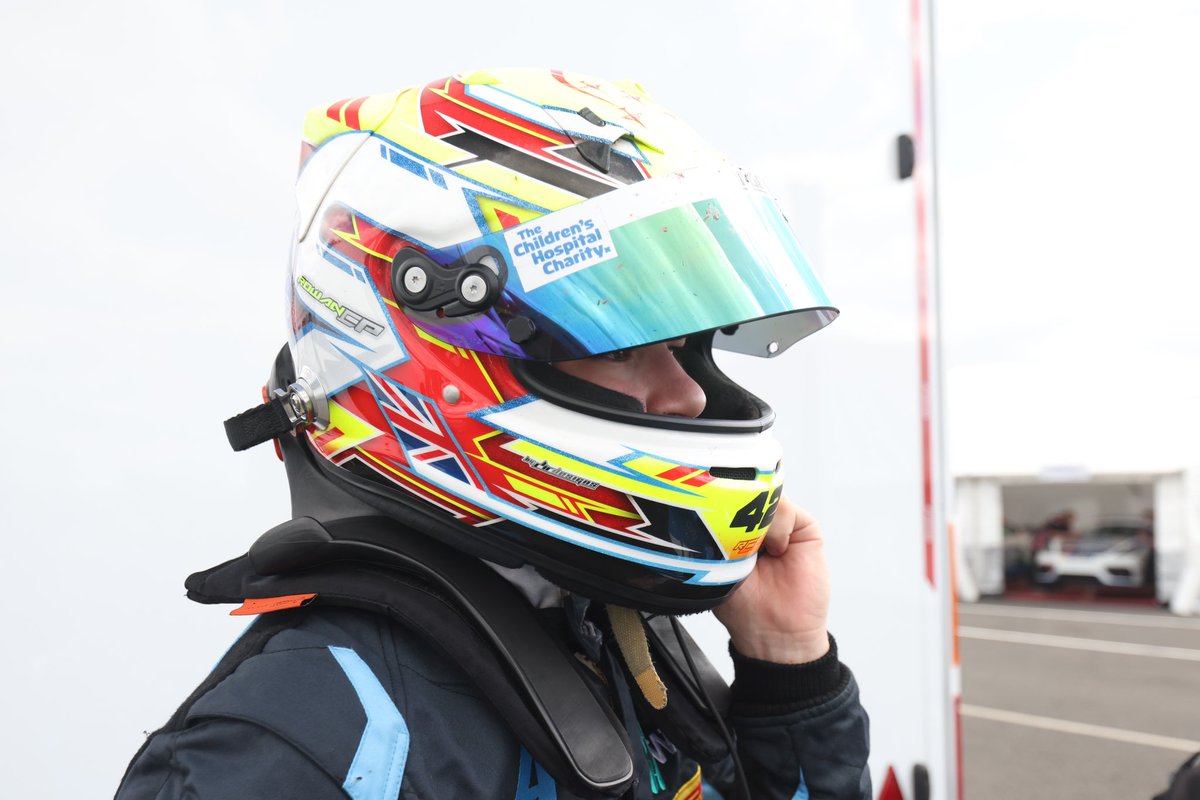 We have some 🔥 lids on the #BritishF4 grid 👌