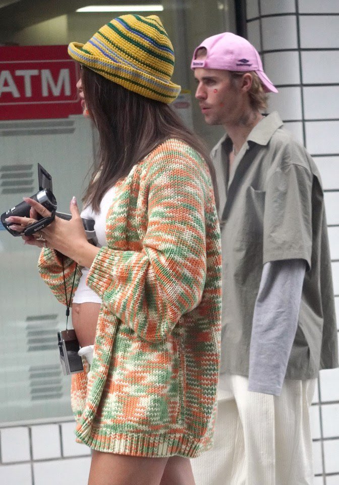 pradaparisian's tweet photo. OMG! Hailey and Justin in Japan. 🥹 https://t.co/JTdSQbHwvP