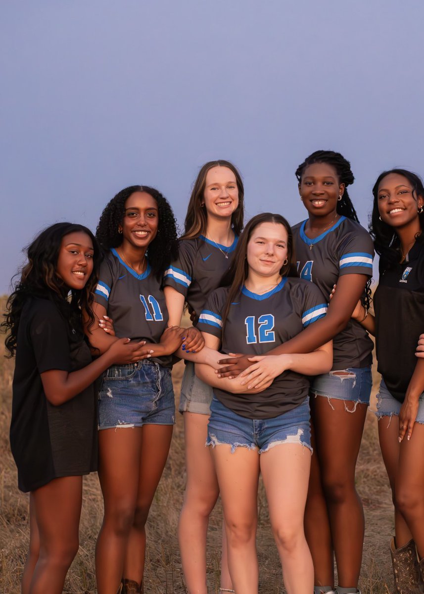 vb_hill's tweet image. Thank you seniors for setting the standards and being our first to four graduates! You’ve helped established the tradition and culture of our program for generations to come! Congratulations class of 2024!! 🎉
