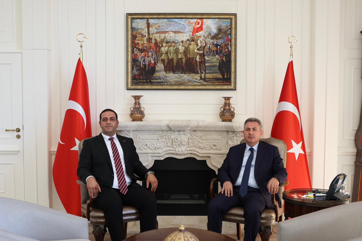 Belediye Başkanımız Erman Uzun, İzmir Valisi Sayın Dr. Süleyman Elban’ı makamında ziyaret etti.