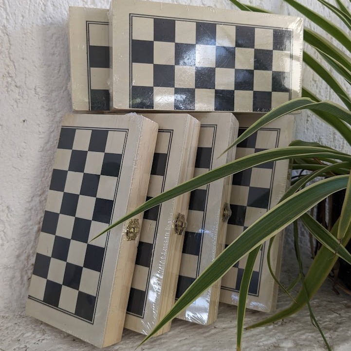 CansahcabCC's tweet photo. ¡Gracias a Luis Ávila por el generoso donativo de seis juegos de ajedrez a nuestro espacio! 🏆 Sus contribuciones enriquecen nuestras clases y fomentan el amor por el #ajedrez entre nuestros jóvenes. ¡Gracias por apoyar la educación y el desarrollo! ♟️ #chess #cultura #yucatan https://t.co/jhtG35jesV