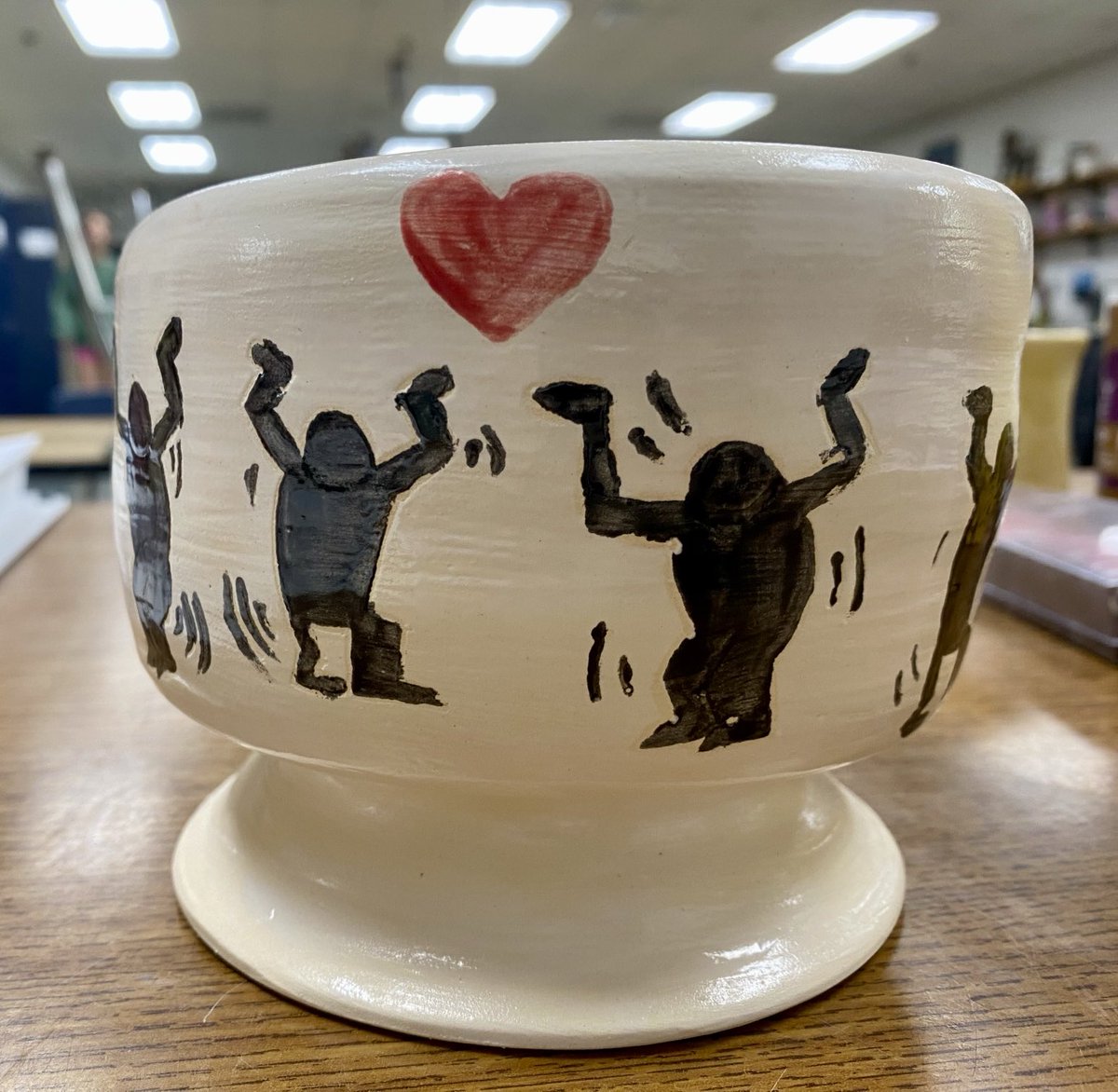 LauraToth8's tweet image. HHS Advanced ceramics class was taking on some inspiration from some famous artist #Picasso,KeithHaring