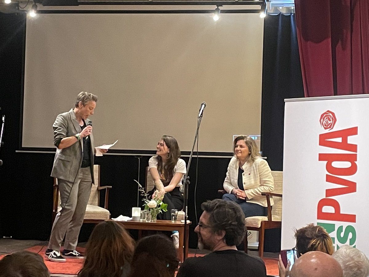 Vanavond bijeenkomst in Alkmaar met <a href="/kimvsparrentak/">Kim van Sparrentak</a> <a href="/powerfraeulein/">Marene Elgershuizen</a> 
Stem lijst 1 nummer 4 op 6 juni.
Maak een alliantie met alle minderheden om samen op te trekken. Dat geeft Kim als les aan die we kunnen leren vanuit landen als Polen&amp;Hongarije
#gedeeldestrijd #lhbtiqa