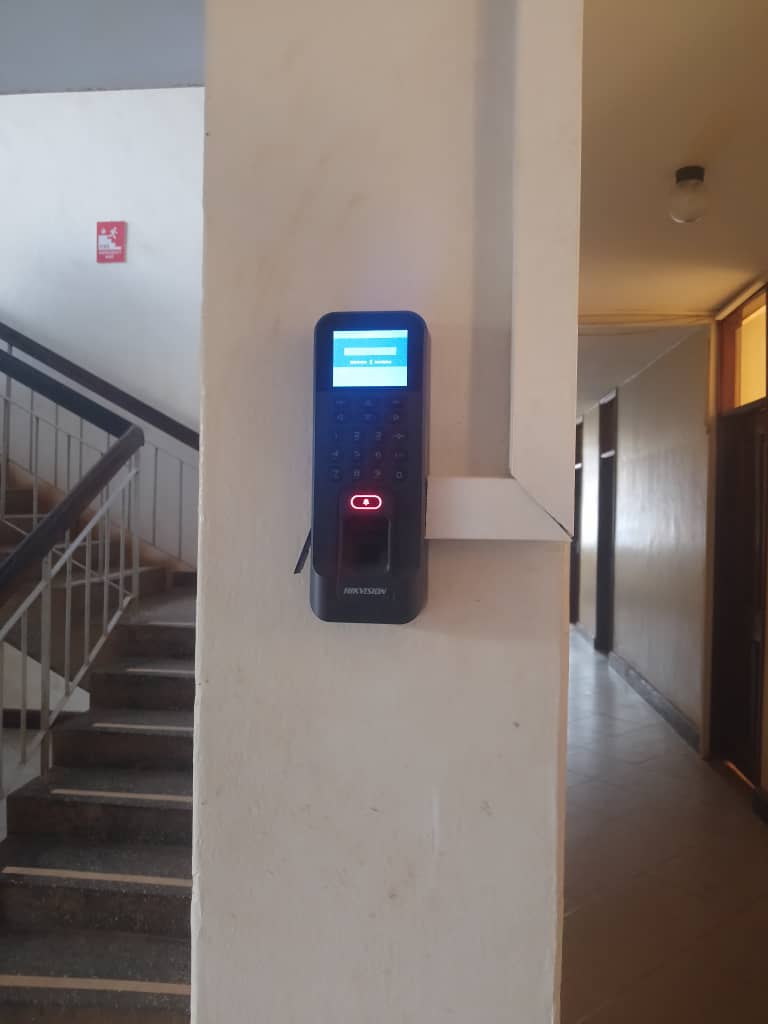 Glofordinnovate's tweet photo. 👏👏Successfully contracted by @CouncilLira, @Glofordinnovate installed a state-of-the-art time and attendance machine for efficient staff monitoring.

Reach out to us for more services. https://t.co/e8uka66GnN