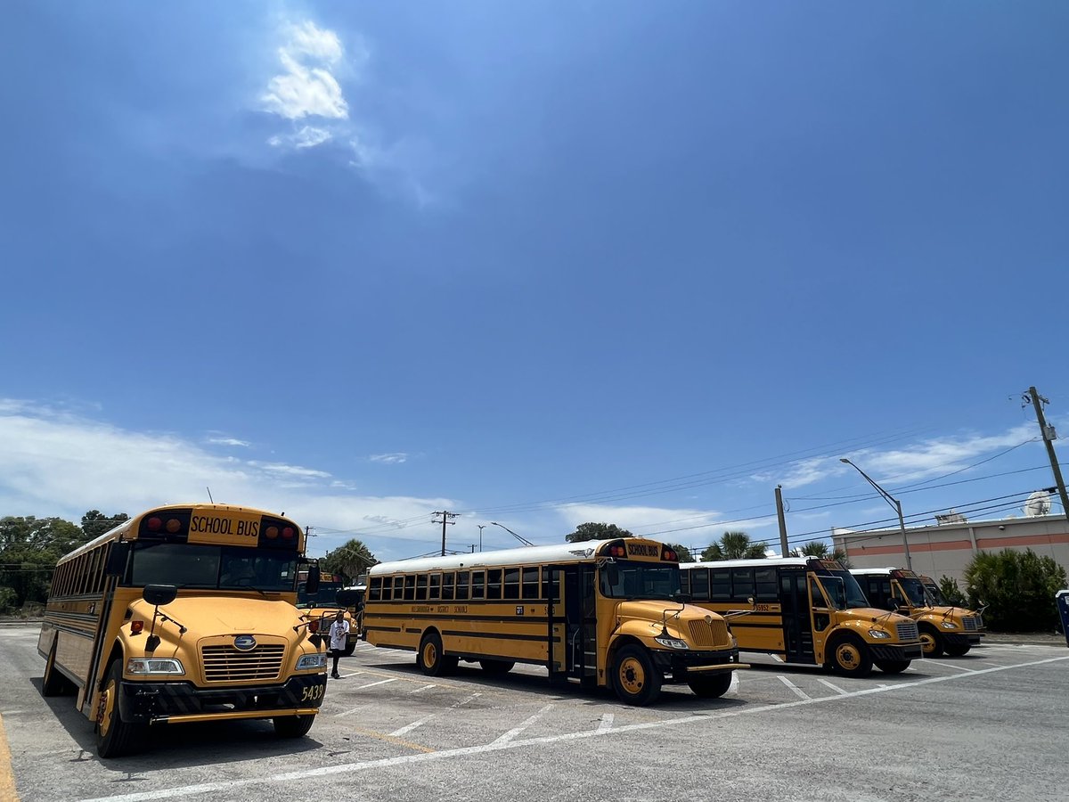 SDHCMagnet's tweet image. Annnnd…we close as we began: Sending students safely to their destinations after a great day at a Magnet School!

We cannot wait to welcome back our Magnet Students in August for another great year—but until then…HAVE A NICE SUMMER!!

@HillsboroughSch @VanAyresHCPS #WeAreMagnet