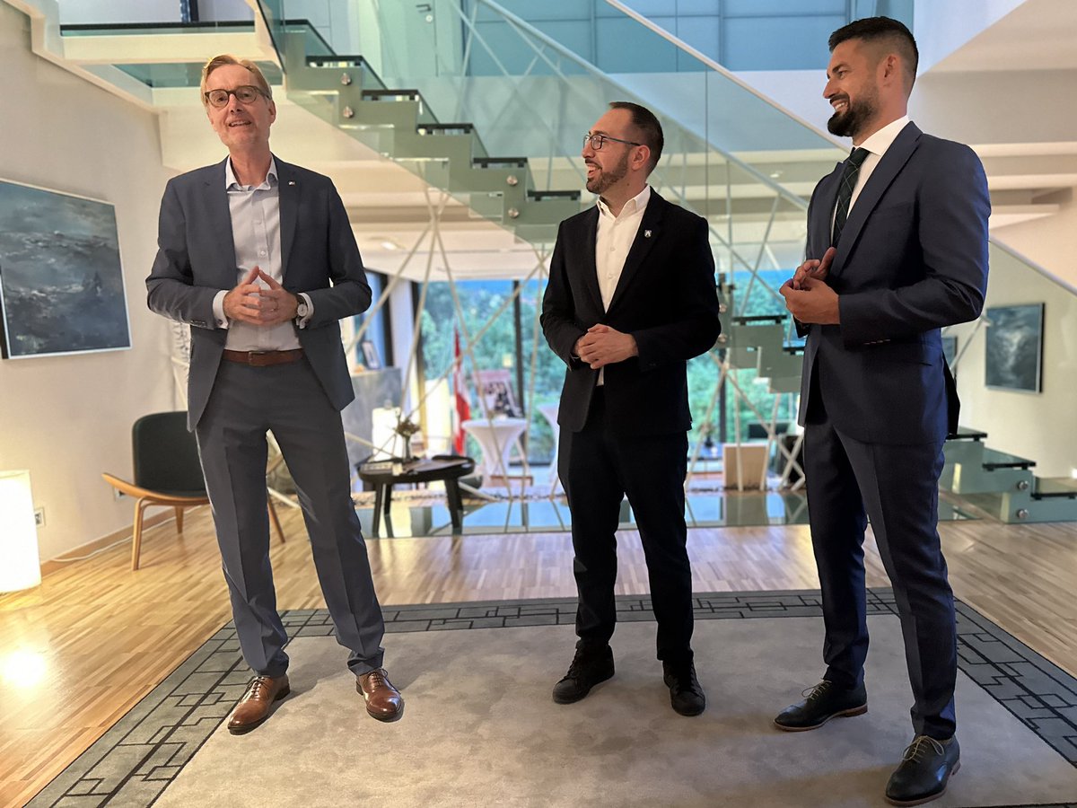 Last night I had the privilege to be invited to the reception held by the Danish Ambassador to Croatia, H.E. <a href="/DKAmbCroatia/">Ole Frijs-Madsen</a> for the speakers and distinguished guests of Greencajt Festival. I shared a few words with the mayor of Zagreb, Mr <a href="/ttomasevichr/">Tomislav Tomašević</a>