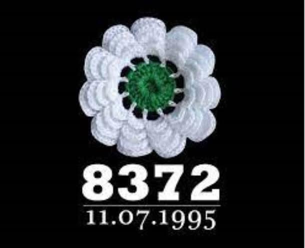 90’lı yıllarda bütün dünyanın gözü önünde tarihe büyük bir insanlık ayıbı olarak geçti #Srebrenitsa katliamı. Geç de olsa Birleşmiş Milletler Genel Kurulu’nda çoğunluk kararıyla 11 Temmuz tarihi Srebrenitsa Soykırımını Anma Günü olarak kabul edildi. Yaşamını yitiren Boşnak