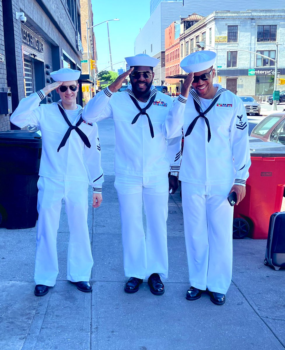 Thank you for your service! 🙏🏻🇺🇸⚓️ Spotted in #NYC!! #FleetWeek We salute you! @USNavy @USArmy @usairforce @USMC @uscoastguard #Intrepid #mdw2024 #MemorialDayWeekend #army #navy #airforce #marines #coastguard