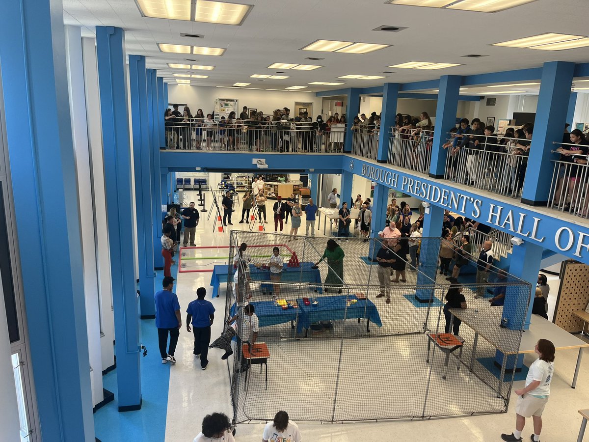 CSD31SI's tweet photo. Stay tuned for more highlights from #SpringSTREAMexpo @CSD31SI. A culmination of innovation for D31 schools in partnership w/@21stCentEd #elevated31 #STREAM #k12 https://t.co/ws2vPiMFRS