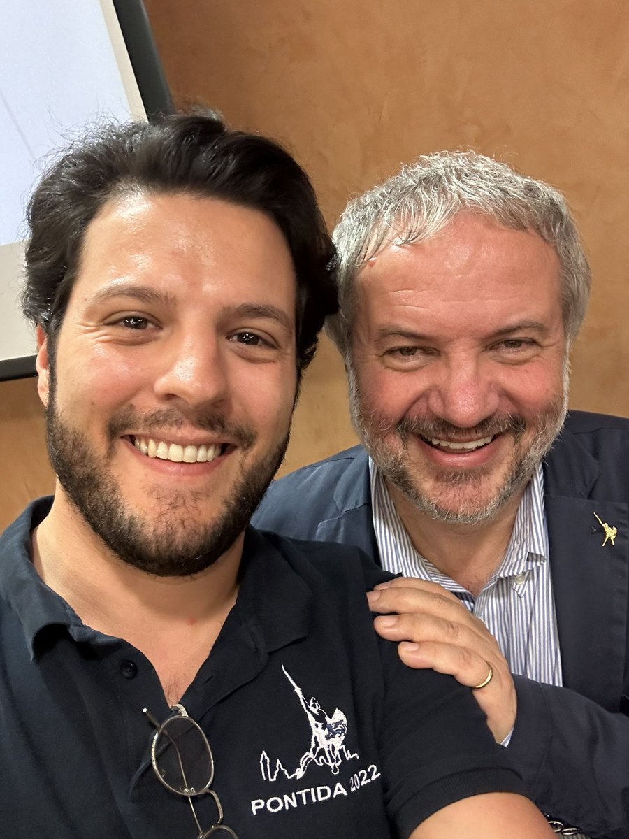 fedebussolin's tweet photo. @claudioborghi 10 anni dal primo Basta € Tour. Che emozione con Claudio Borghi e Susanna Ceccardi a Firenze! Adesso pancia a terra a raccogliere loro preferenze in Europa ✍️✍️✍️ https://t.co/oaWWX9UqEZ