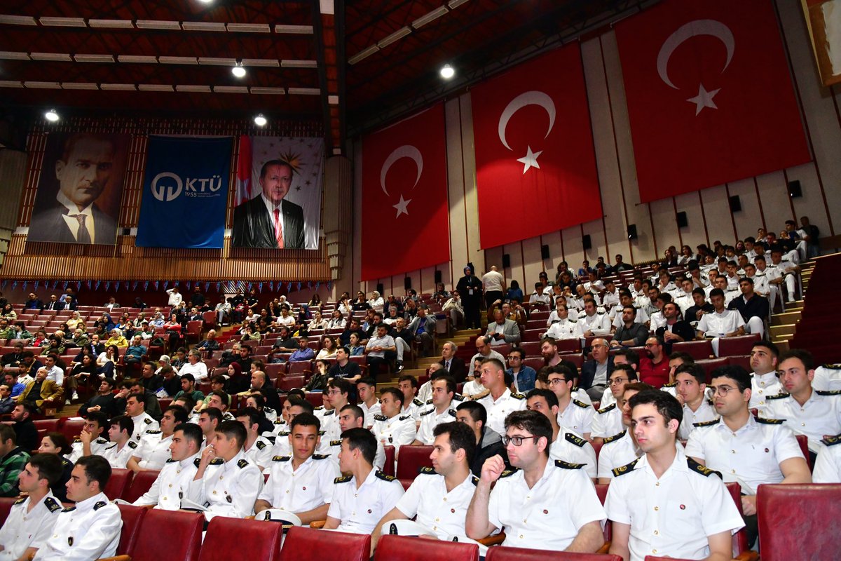 Temel_Kotil's tweet photo. Karadeniz Teknik Üniversitesi’nde Bilim Kültür Sanat Haftası kapsamında 2'nci kez düzenlenen “Türkiye’nin Havacılık Vizyonu” programına katıldım. Ülkemizin savunma sanayii alanında geldiği noktayı, yerli ve milli teknolojimizi konuştuk. Çok keyifli bir program oldu. Emeği geçenlere teşekkür ederim. 

Programın ardından da Mühendislik Fakültesi bünyesinde İHA Teknolojileri ve Termal Yönetim Sistemleri Laboratuvarı’nda çalışmaları inceleme fırsatı buldum.