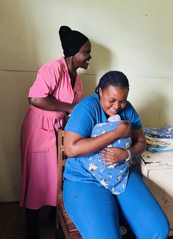 Born_onthe_edge's tweet photo. With the support of @RSTMH we are providing training to >400 health workers in 22 health centres across eastern Uganda to help them safely implement #kangaroocare at birth before transferring #preterm babies to neonatal unit
#everynewborn #iKMC https://t.co/iF5YZFgvUo